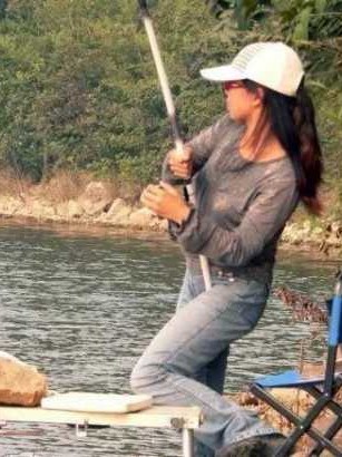 女生职业钓鱼怎么样？女生钓鱼养鱼？